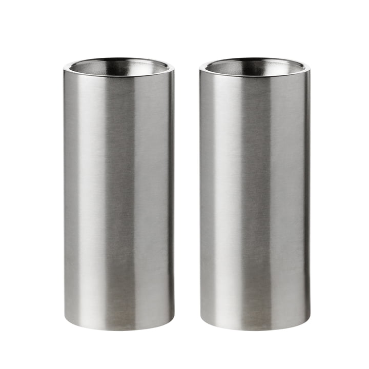 The salt and pepper shakers from Stelton were designed by Arne Jacobsen.