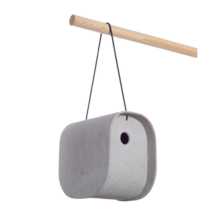 The Birdy Nesting box from Eternit hangs on a stick