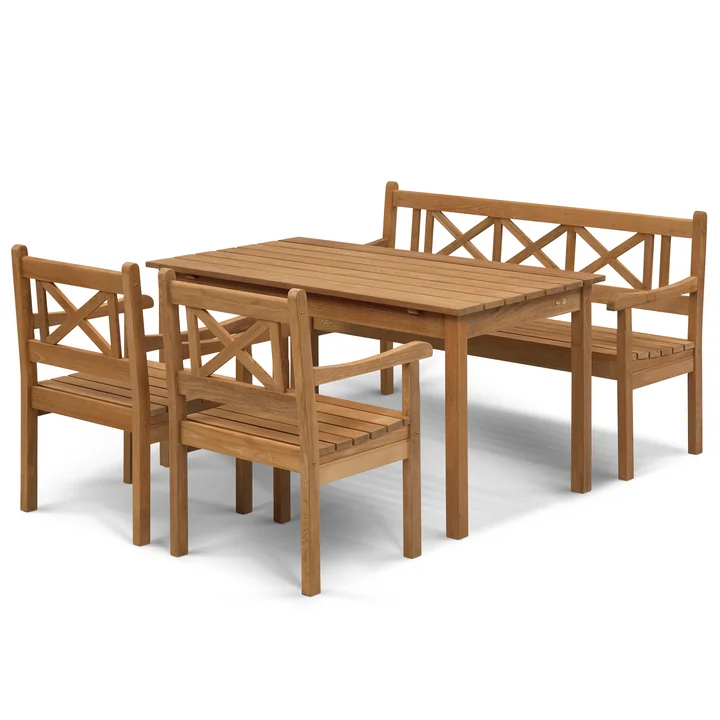 The Skagen bench and Skagen dining table from Skagrak in teak