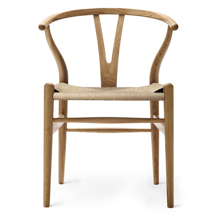 CH24 Wishbone Chair from Carl Hansen in oiled oak / natural wickerwork