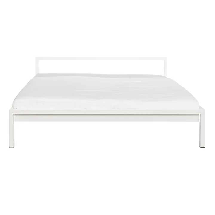 White pure bed by Hans Hansen