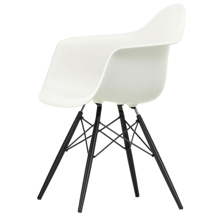 Eames Plastic Armchair DAW (H 43 cm) from Vitra in maple black / white