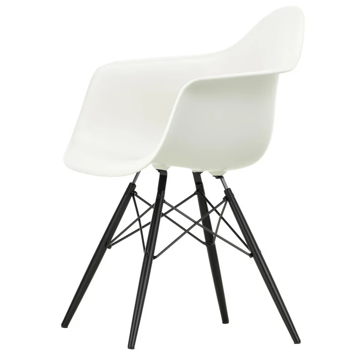 Eames Plastic Armchair DAW (H 43 cm) from Vitra in maple black / white