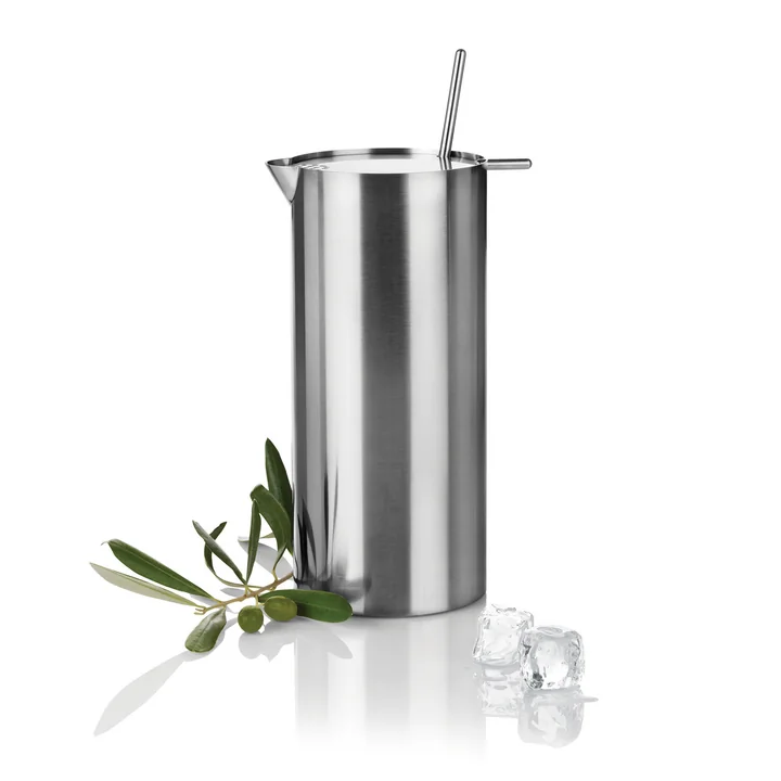 The bar mixer with strainer and bar spoon from Stelton has a modern and simple shape