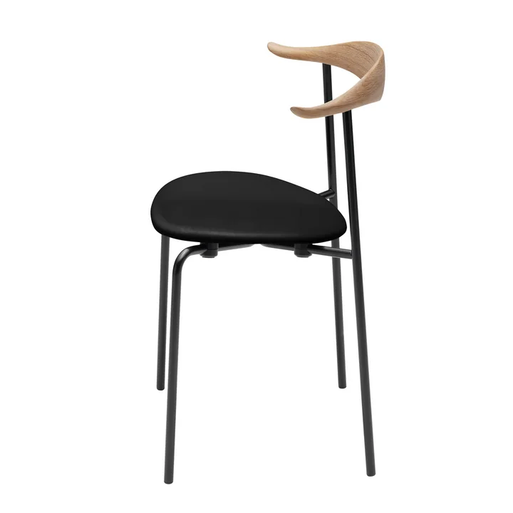 CH88P from Carl Hansen in the finish oiled oak / black leather (Loke 7150)