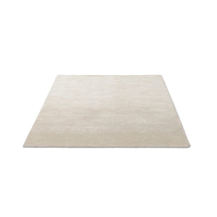 The & Tradition - The Moor Rug AP5 with a size of 170 x 240 cm in Beige Dew