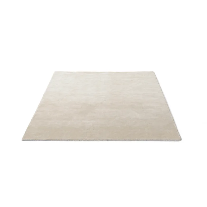 The & Tradition - The Moor Rug AP5 with size 170 x 240 cm in Beige Dew