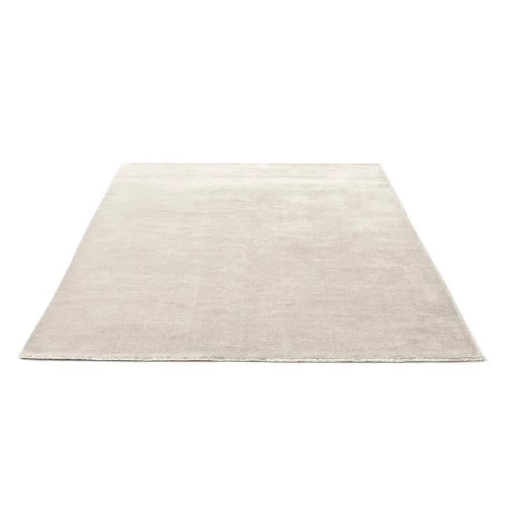 The & Tradition The Moor Rug - AP7 with a size of 200 x 300 cm in Beige Dew