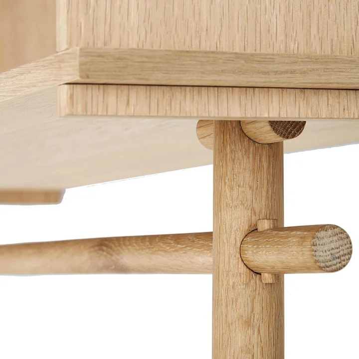 Töjbox from Woud with protruding poles