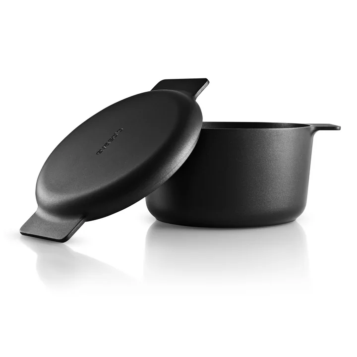 Nordic Kitchen Cooking Pot with Cast Iron Design