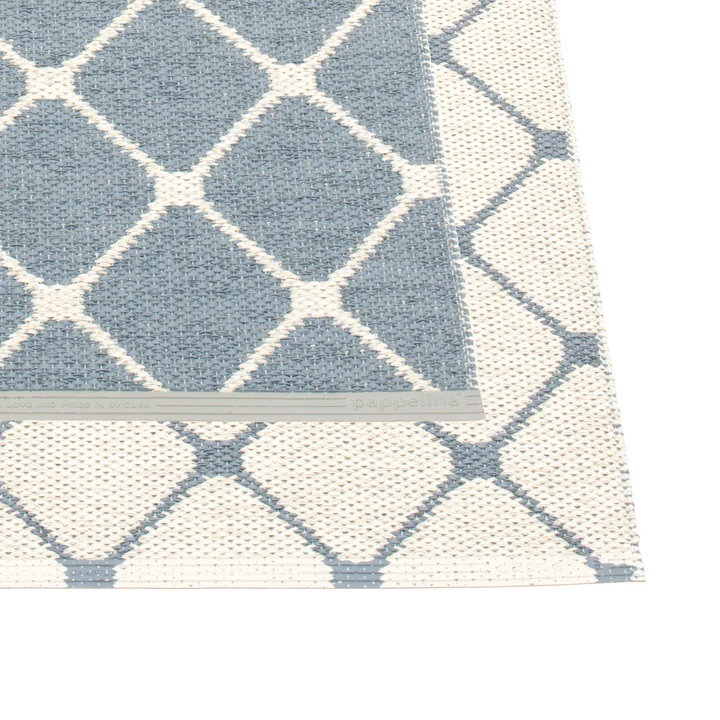 Rex carpet by Pappelina