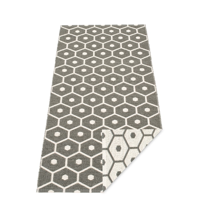 Honey Rug 70 x 160 cm by Pappelina in Charcoal / Vanilla