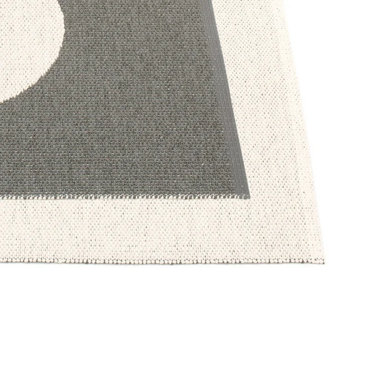 Vera Reversible Rug by Pappelina in Charcoal / Vanilla