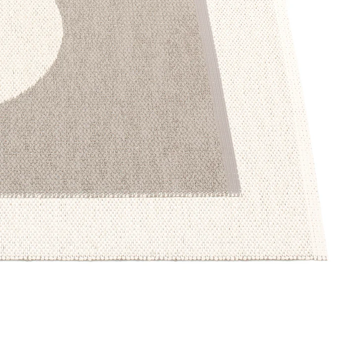 Vera Reversible Rug by Pappelina in Mud / Vanilla