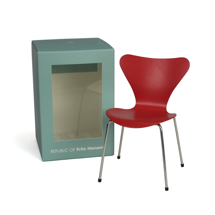 Miniature Series 7 Chair by Fritz Hansen in Opium Red