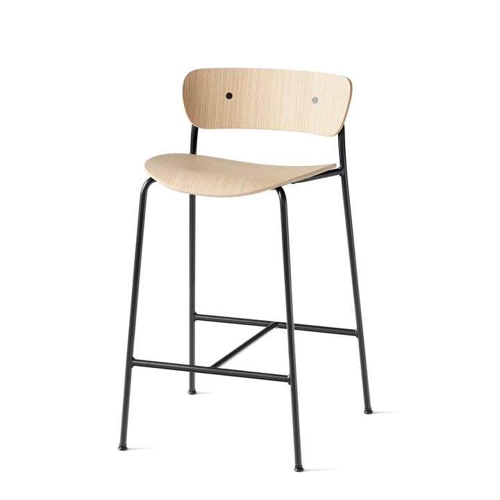 Pavilion Bar stool AV7 from & tradition - H 85 cm, black / oak varnished