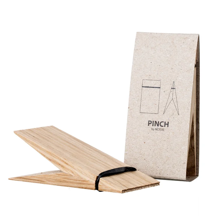 Pinch Decorative clip from Moebe in oak with packaging