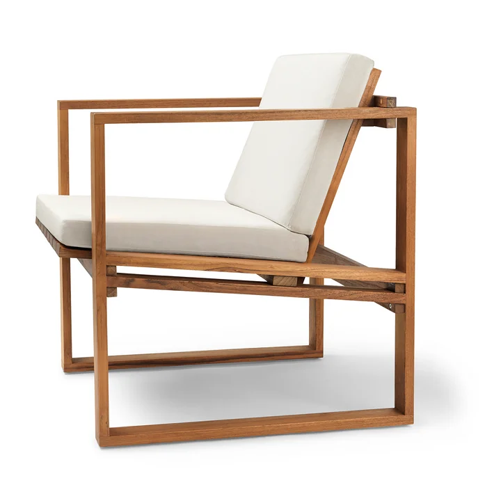 BK11 Lounge Chair in teak oiled with seat pad from Carl Hansen
