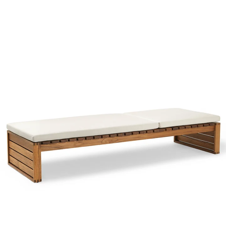 BK14 Sunlounger in teak oiled by Carl Hansen with overlay