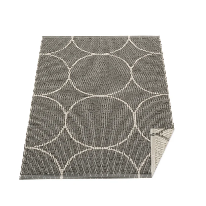 Boo reversible carpet, 70 x 100 cm in charcoal / linen by Pappelina 
