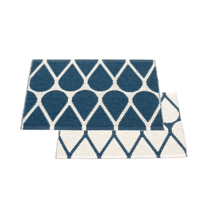 Otis reversible carpet, 70 x 50 cm in ocean blue / vanilla by Pappelina 