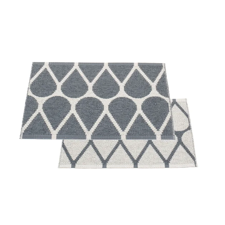 Otis reversible carpet, 70 x 50 cm in granite / fossil grey by Pappelina 