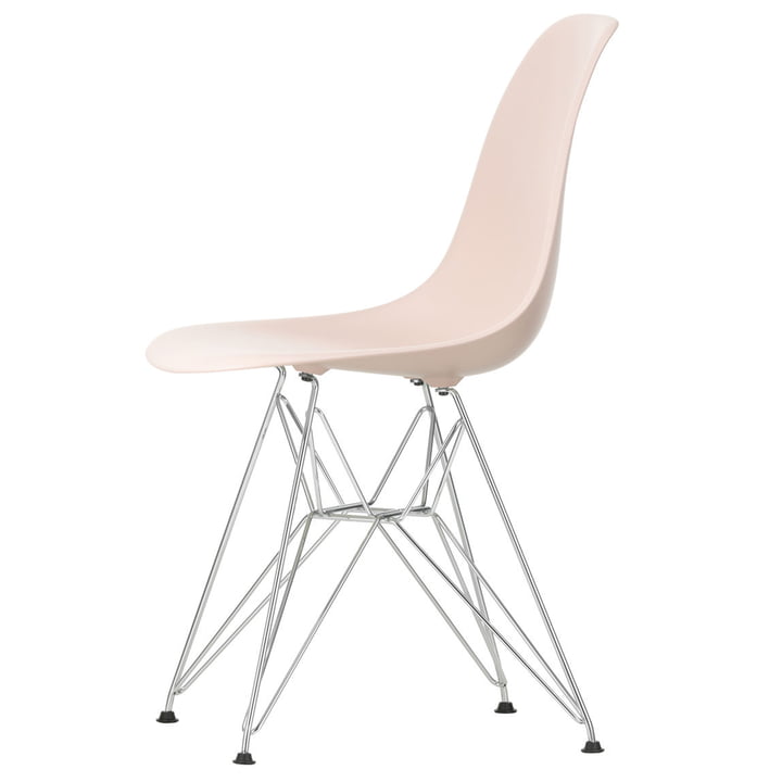Eames Plastic Side Chair DSR by Vitra in chrome-plated / soft pink