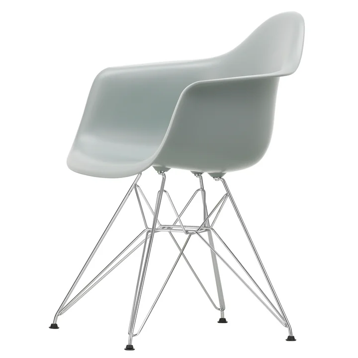Eames Plastic Armchair DAR from Vitra in chrome-plated / light gray