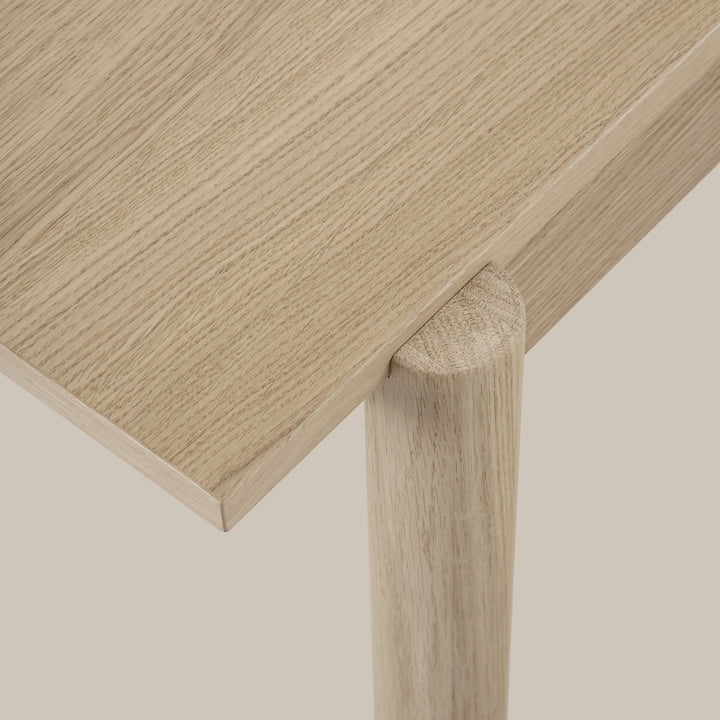 Linear Wood dining table from Muuto in detail