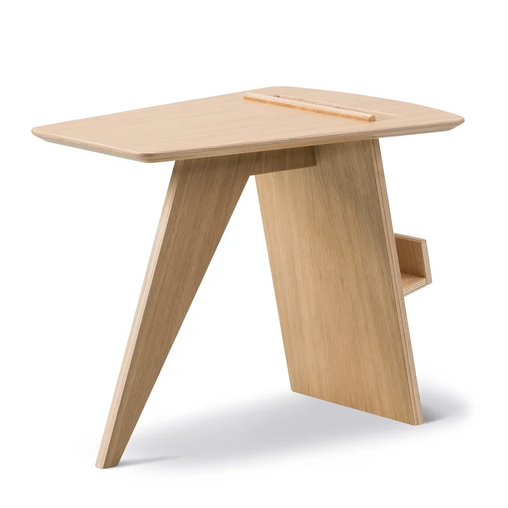 Risom magazine side table in oak clear lacquered by Fredericia