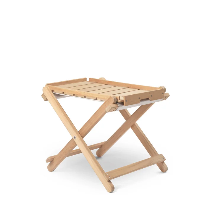 BM5768 footstool and BM1069 tray from Carl Hansen