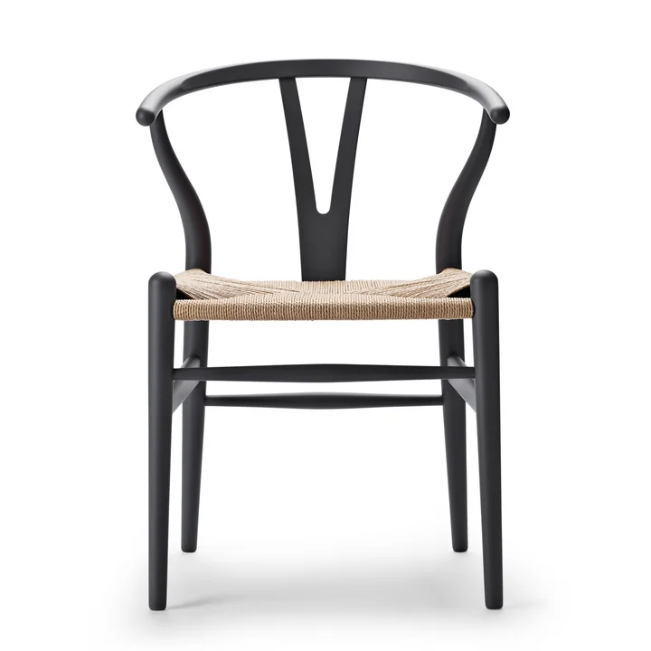 CH24 Wishbone Chair from Carl Hansen in soft grey / natural wickerwork