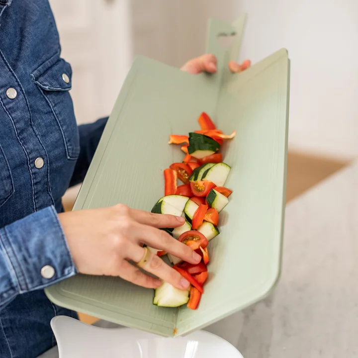 Snap 2. 0 cutting board from Koziol in organic green