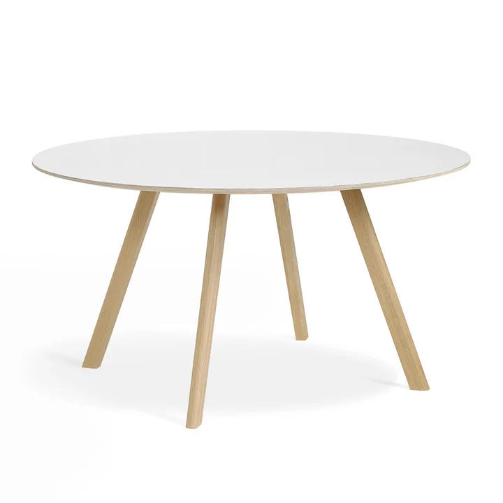 The Copenhague CPH25 table from HAY with 140 cm diameter in matt lacquered oak / white linoleum