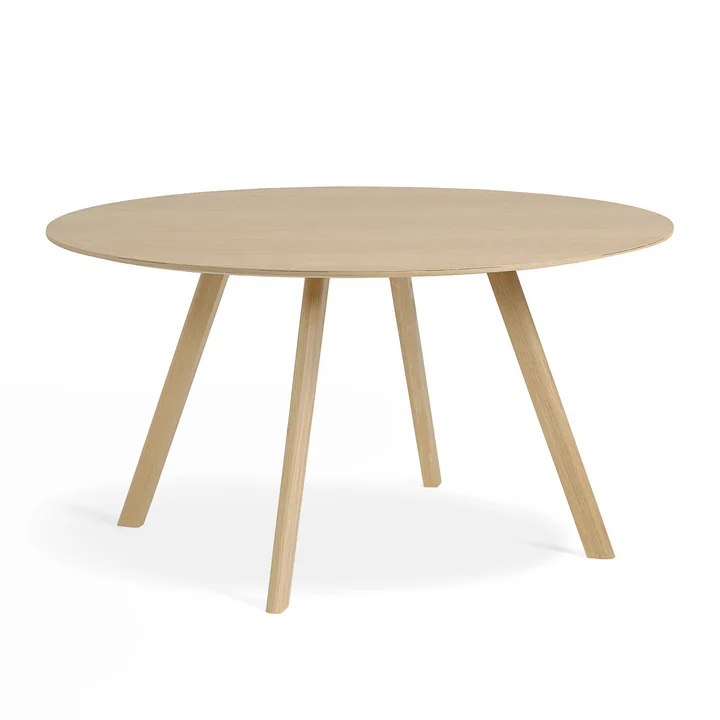 The Copenhague CPH25 table from HAY with 140 cm diameter in matt lacquered oak