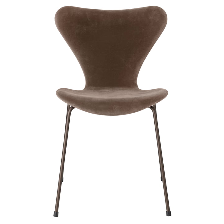 Series 7 chair with full upholstery from Fritz Hansen in velvet gray brown / dark brown frame