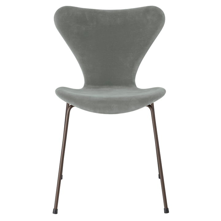Series 7 chair with full upholstery from Fritz Hansen in velvet seal gray / dark brown frame