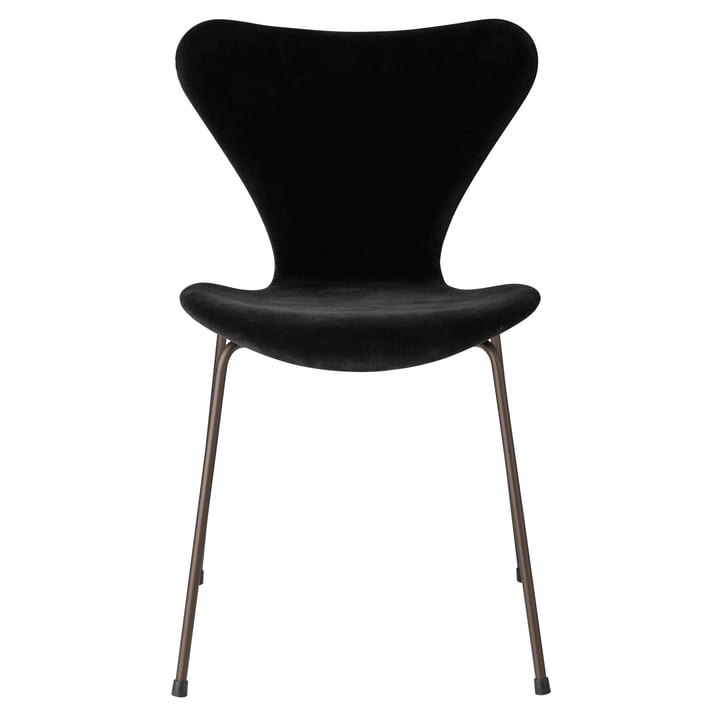 Series 7 chair with full upholstery from Fritz Hansen in velvet night black / dark brown frame