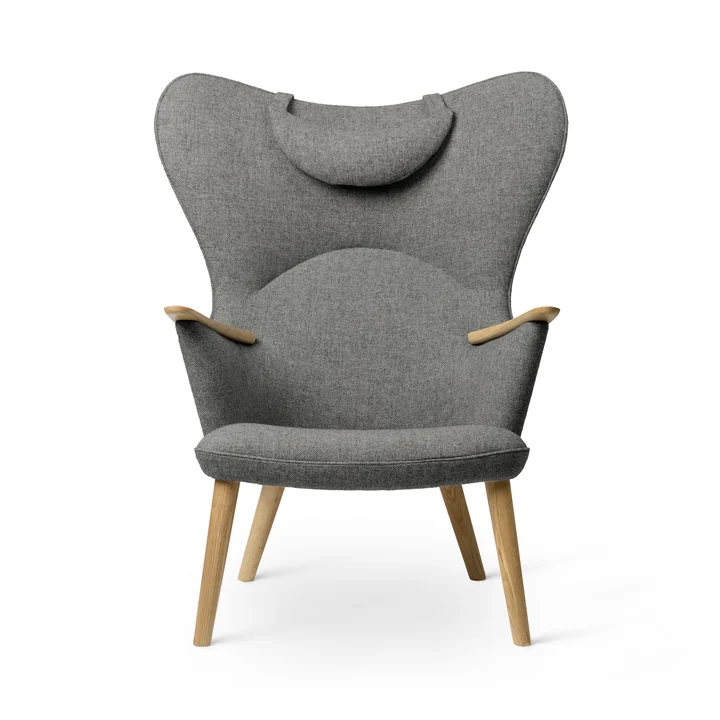 The CH78 Mama Bear Lounge Chair, oiled oak / Fiord 0151 from Carl Hansen