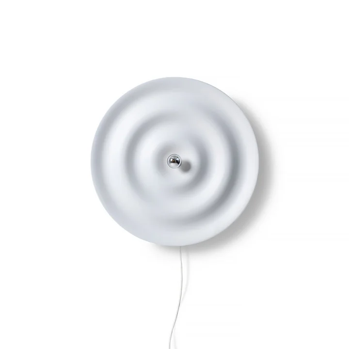 The w171 Alma Wall lamp with plug from Wästberg in signal white