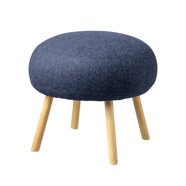 The L39 Gesja Pouf from FDB Møbler in natural oak / royal blue