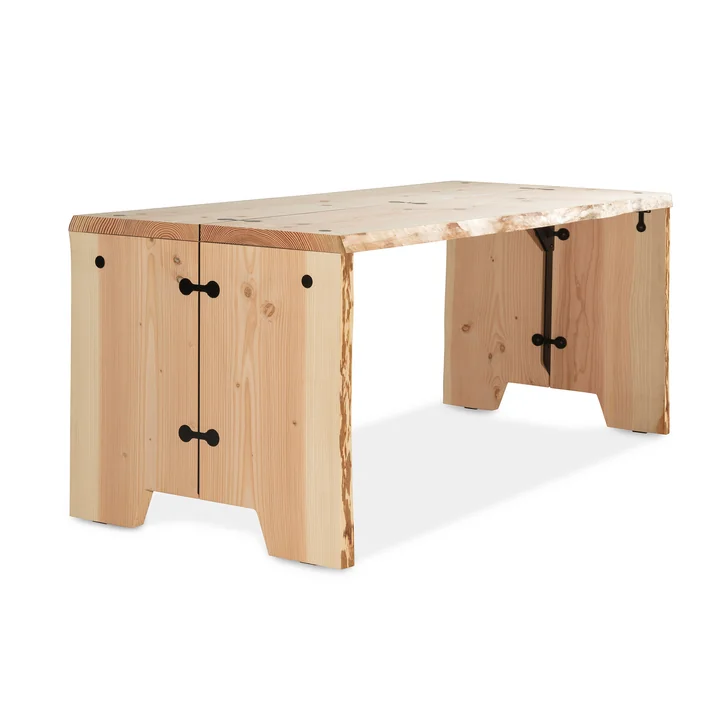 The Forestry dining table from Weltevree with bark and natural shapes