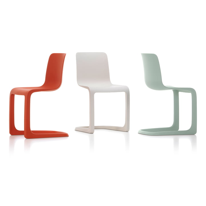 Timeless, sculptural chairs in polypropylene