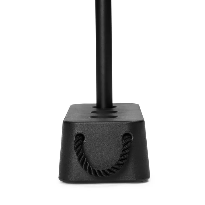 Ropes at the base of the Brick side table from Fatboy