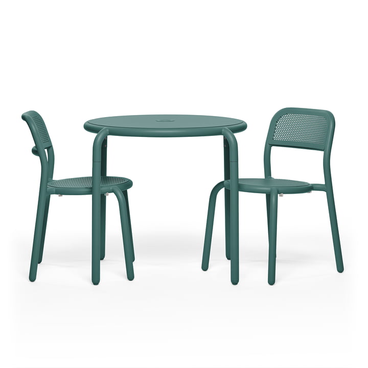 The Toní bistro table and chairs from Fatboy in pine green