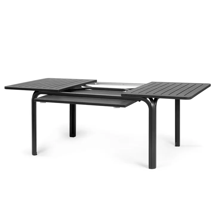 The Alloro 140 extending table from Nardi can be extended by 70 cm.