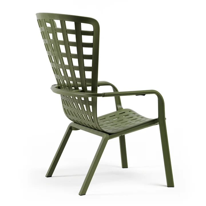 The hugging backrest of the Folio outdoor chair from Nardi