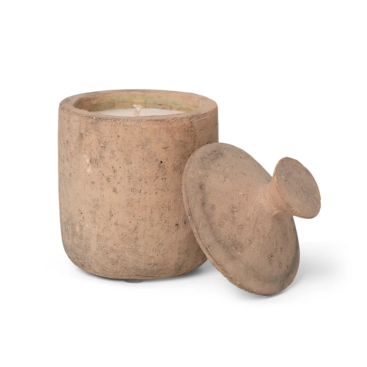 Ura scented candle from Ferm Living in the version Pale Sienna, chamomile