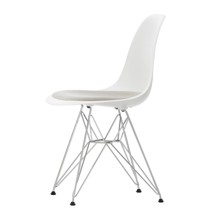 Eames Plastic Side Chair DSR with seat cushion from Vitra in chrome / white (felt glides basic dark)