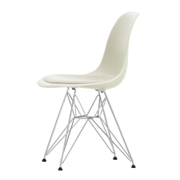 Eames Plastic Side Chair DSR with seat cushion from Vitra in chrome / pebble (felt glides basic dark)